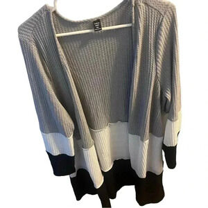 Woman’s cardigan / pull over